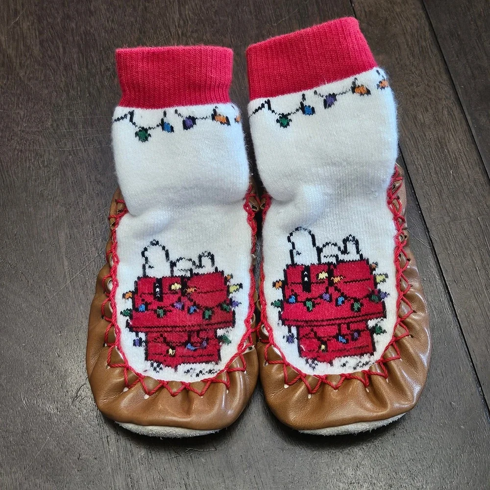 Hanna Andersson Peanuts Slipper Socks Kids 7-9 White Snoopy Christmas Moccasins